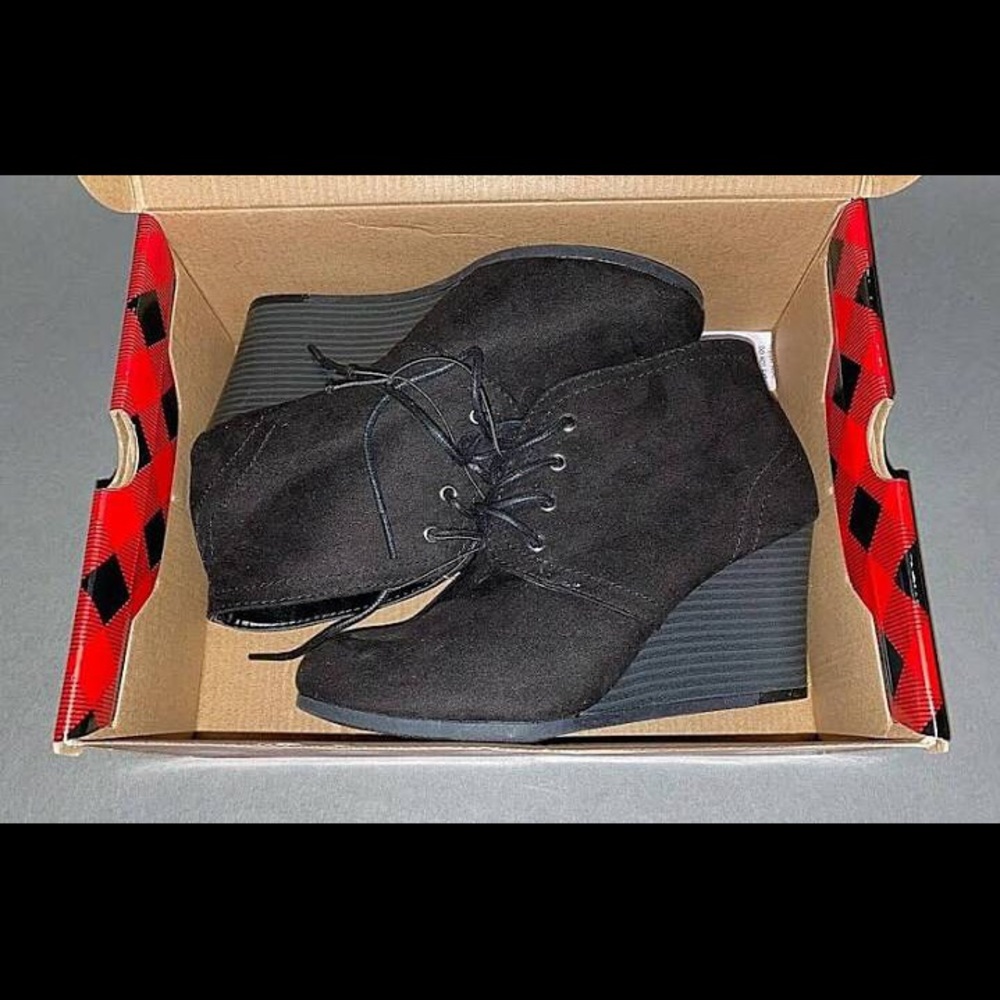 Black wedges size 10